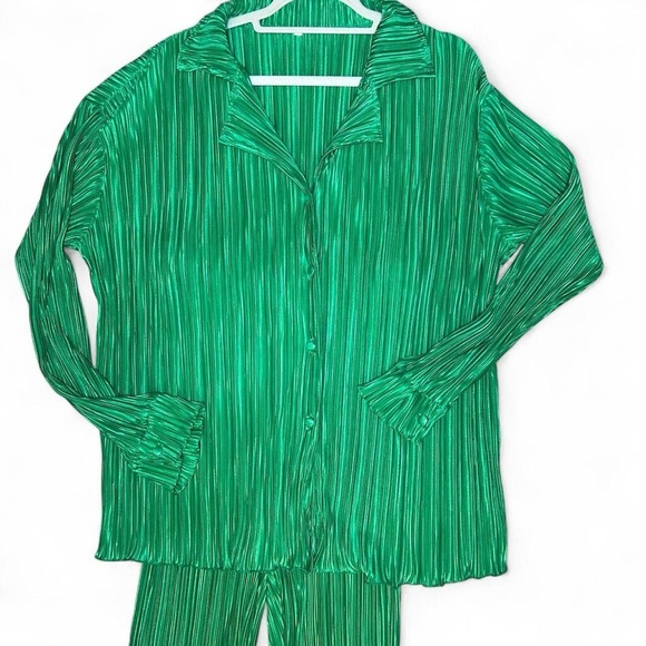 Kelly Green Plissé 2-Piece Outfit | Sz L 💚 - Picture 7 of 10